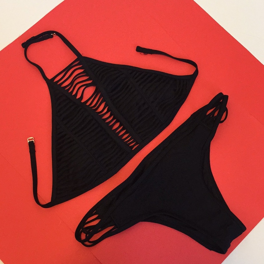 Victoria’s Secret Super Sexy “Itsy” Bikini